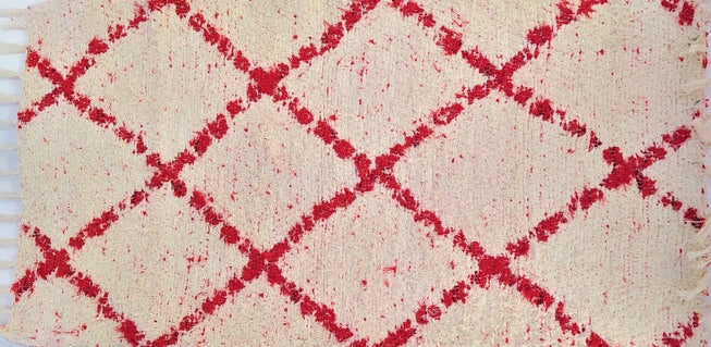 Rug detail red // cream