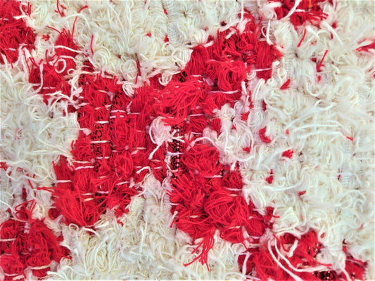 Rug detail red // cream